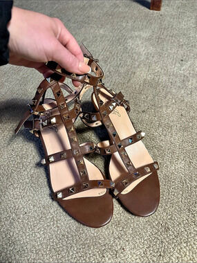 Comfort Studded Strappy Sandals in Brown